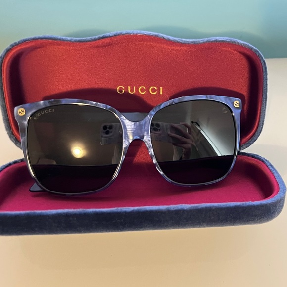 Brand new Gucci Sunglasses model: gg0022sa - Picture 2 of 11